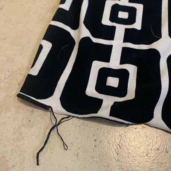 Chic Susan Lawrence Woman Black & White Geometric Blouse - Size 1X - Picture 3 of 7